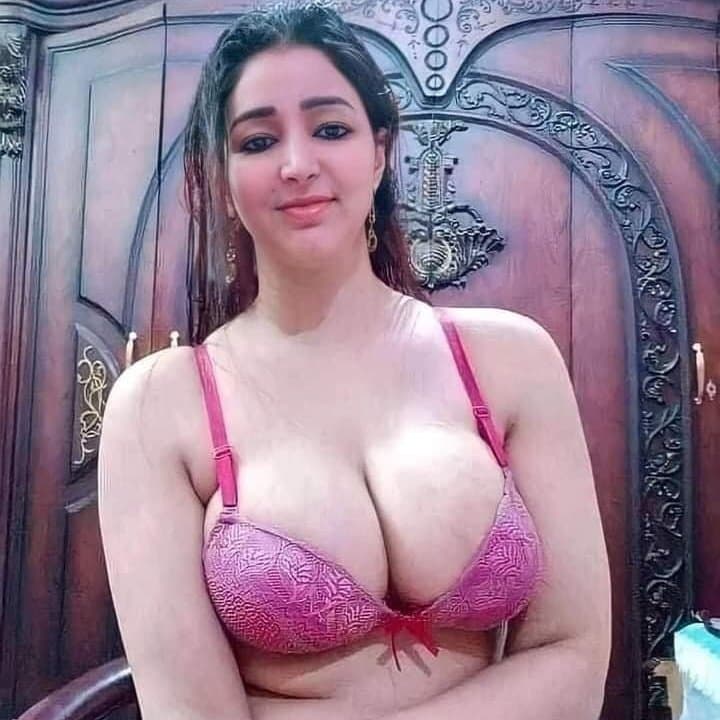 Horny muslimah gorgeous buttcock mature beauty??????