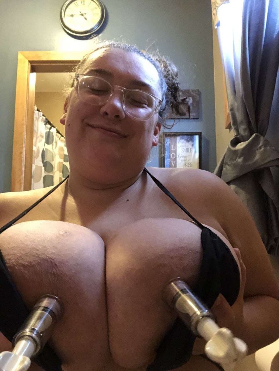 Fat white goon meat begging for bbc