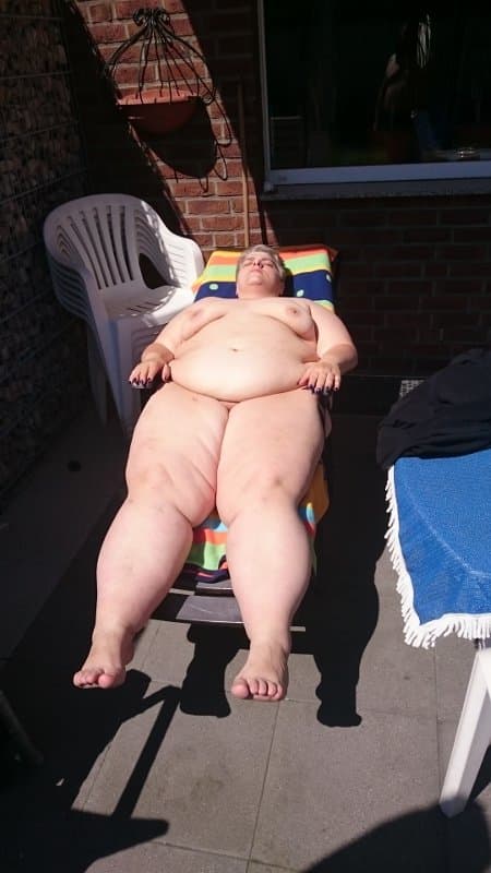 Fat german SSBBW nude in garden