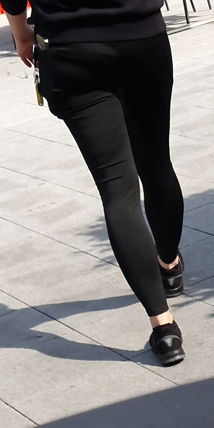 Deutsche Inzest MILF in Leggings