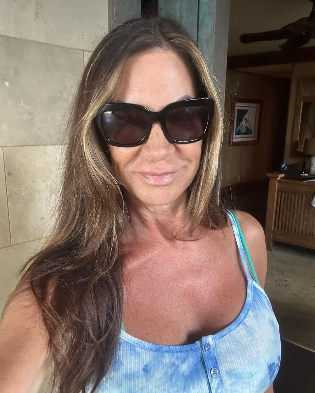 GIlf with big tits