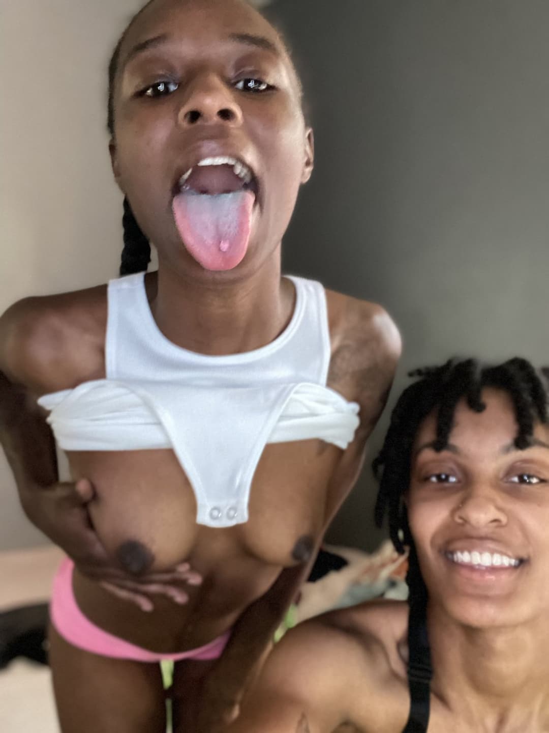 Light Skin Stud Dyke Red