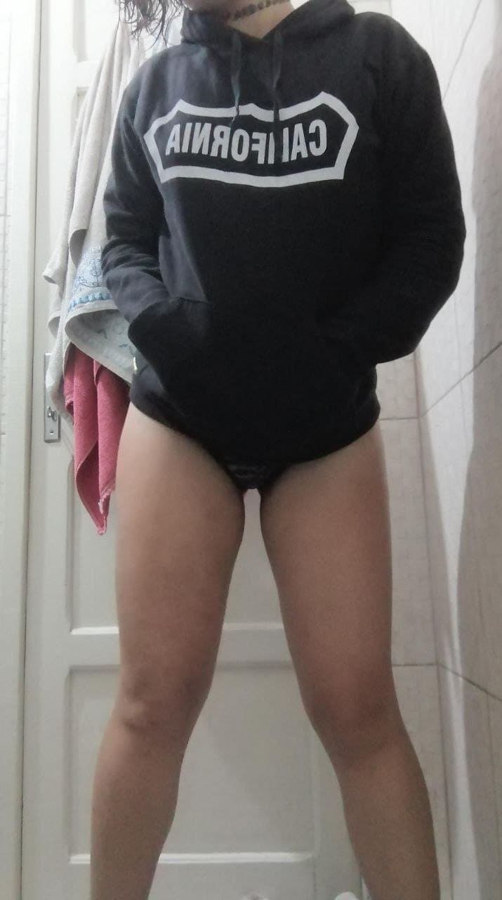 Putita traga esperma  exhibida por cornudo ??