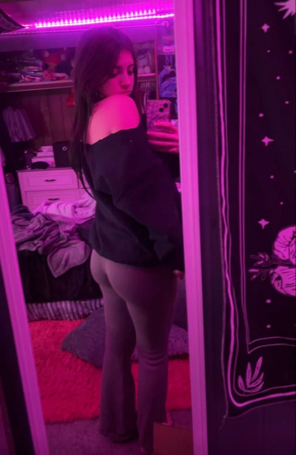 Kami, Sexy teen gets leaked