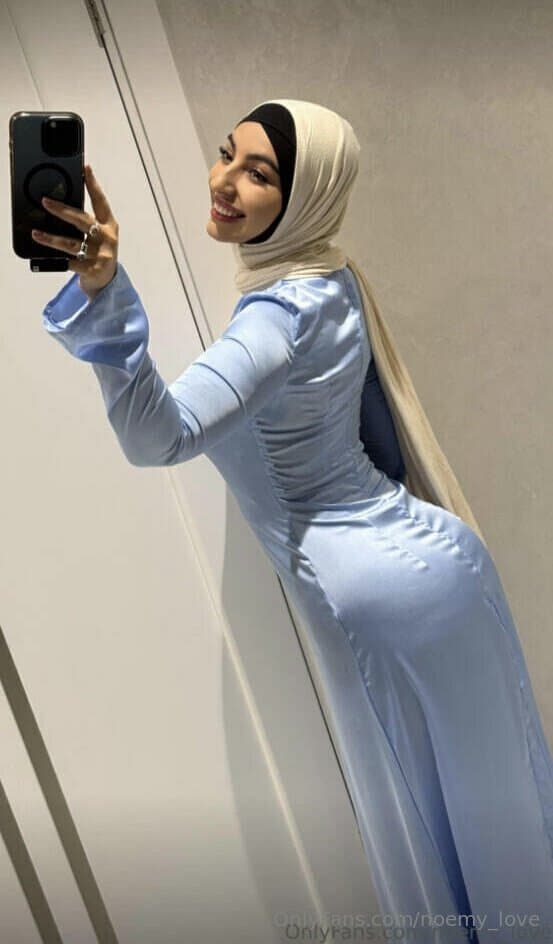 Noémy la plus grosse chienne arabe ?? ( Gros Seins - Gros Cul )