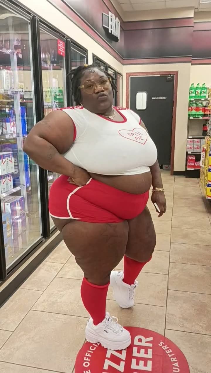 HUGE THICK MEGA EBONY BBW BUG OLE JUICY ASS BOOTY