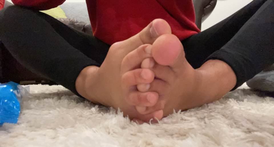 Jenn@ C@lderon Feet, Self Worship, Joi, and Footjob Sim