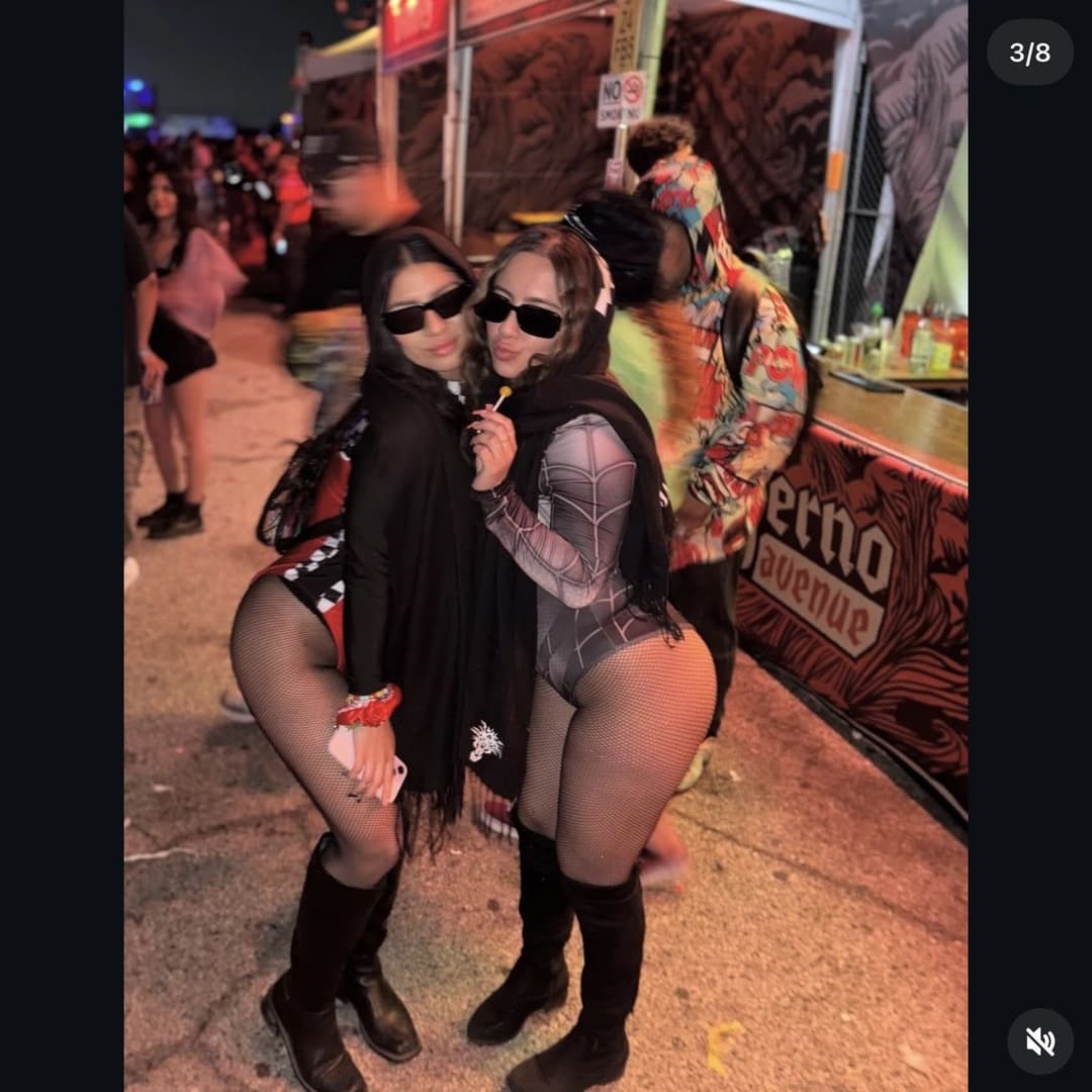 She used to take backshots, two hands on her throat. 23 year old Chicago Latina slut loves big cocks