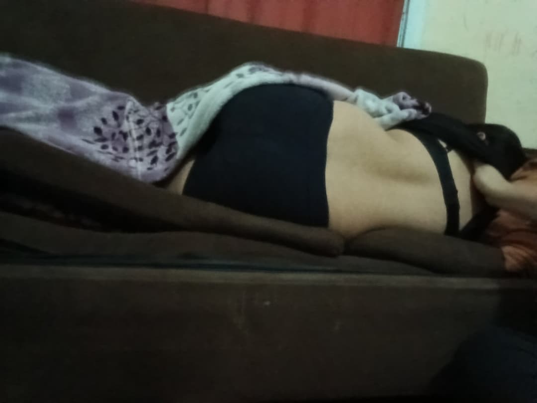 Mi sueño q alguien que se la coja en su cuarto mientras yo escucho a lado y la dejen chorreando lech