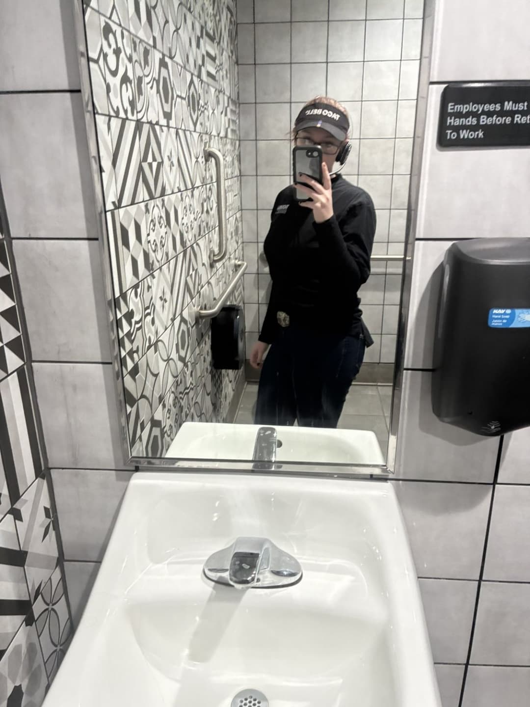 One pic and this fast food worker was ready to fuck in my car