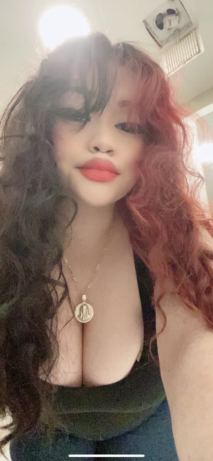 Casey, 18 | Big tits whore shows her slutty udders while trying out to become an e-thot