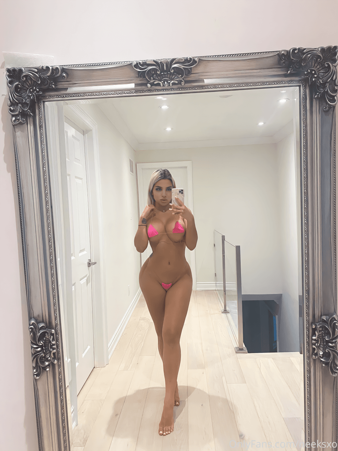 Persian Blonde Girl from Toronto: @__Niku | Neeksxo | Pictures