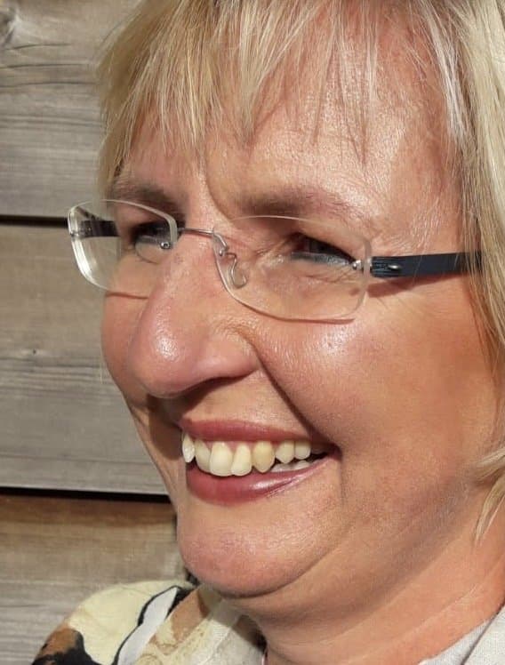 Highheels hotwife Jenna cums dildoing