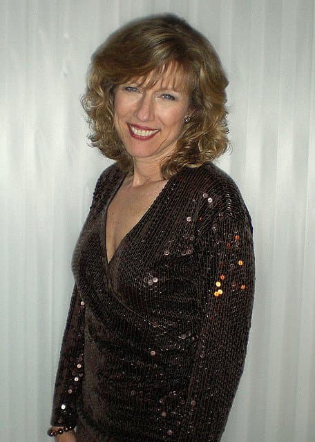 Gorgeous GILF Mary shows off her banging body