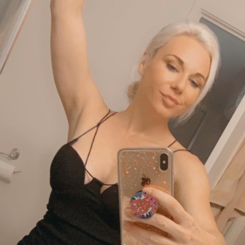 Blonde Mature MILF Kelly M Wilson Needs Cumshot on Her Face