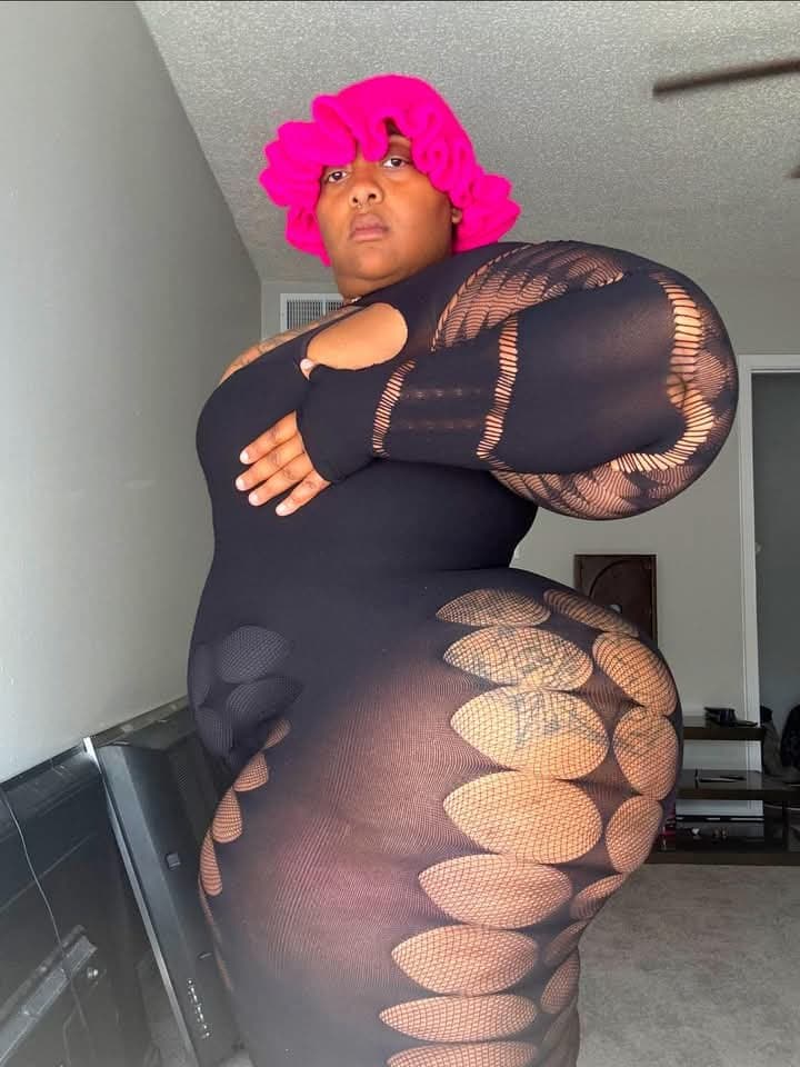 HUGE SSBBW SEXY ASS BOOTY