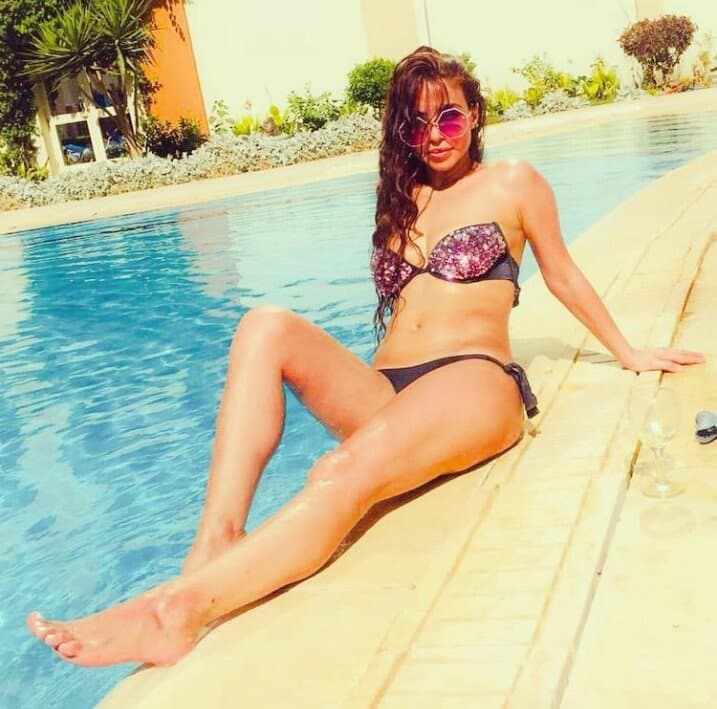 Egyptian milf teasing with her sexy bikini body