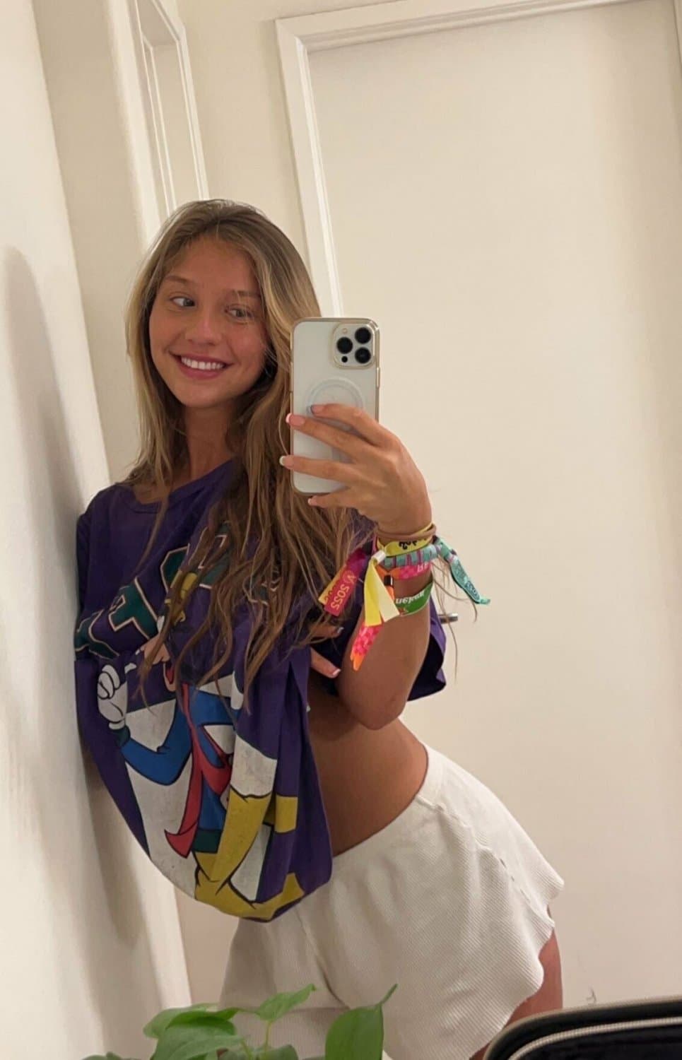 Instagram model wokeup by eating her pussy