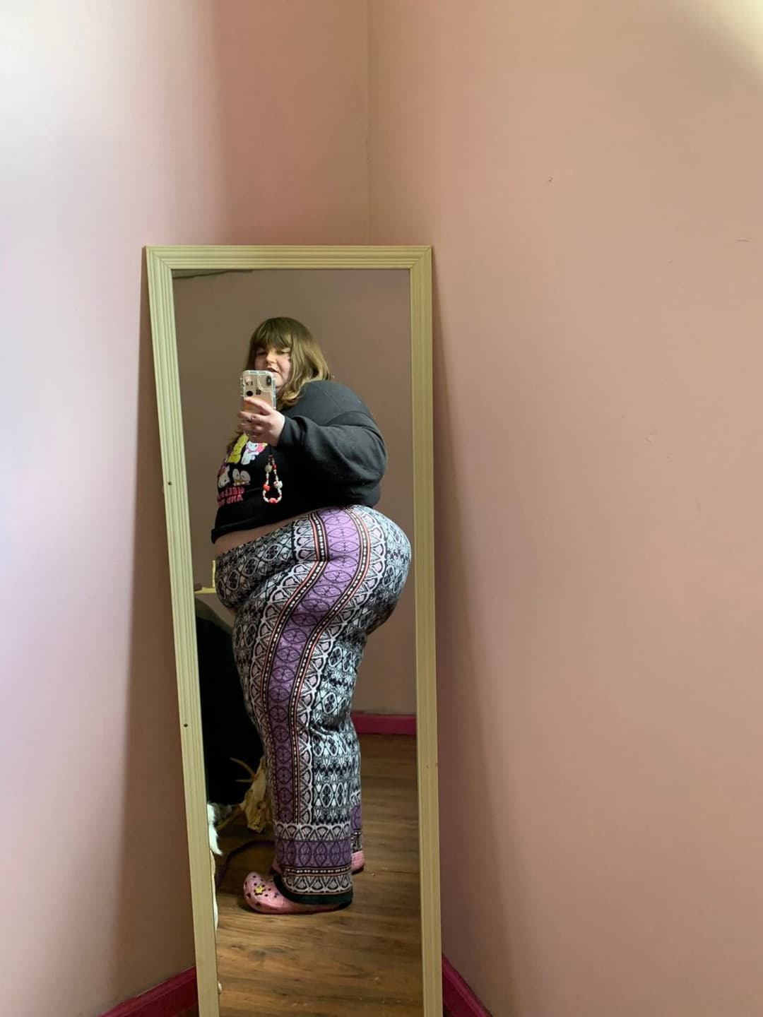 MASSIVE HUGE PAWG SSBBW BBW HUGE THICK BIG ASS GOONER MATERIAL