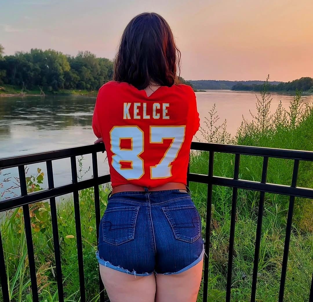 Thick Sexy Pale Skin Barista with Bangs