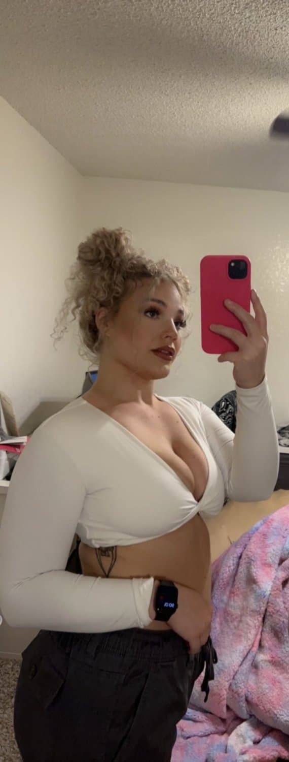 Thick Lightskin Desirea