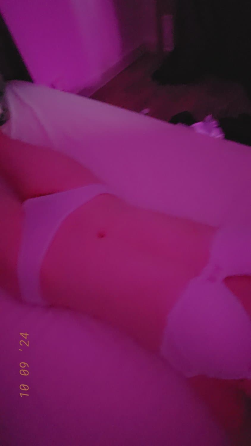 I need help undressing!~ Lend me a hand? >w<