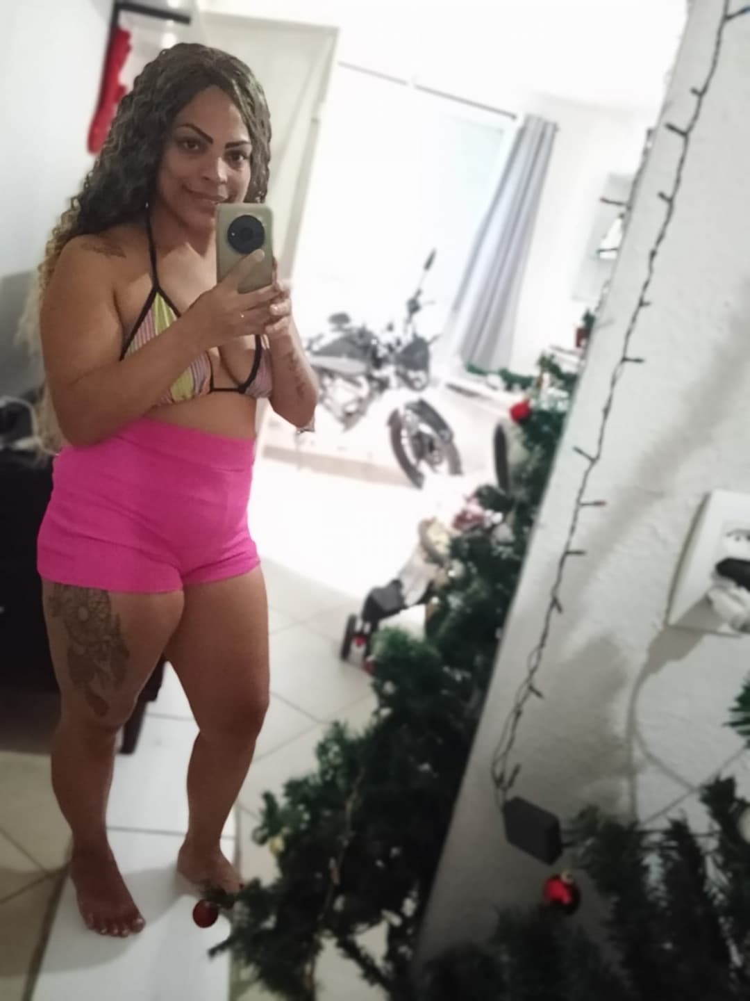 Já trabalharam aqui em casa as duas revezavam na piroca enquanto uma fazia uma coisa a outra me dava