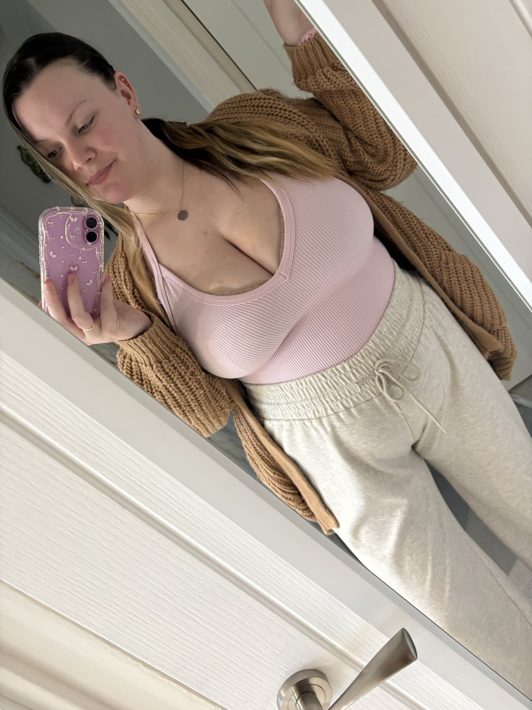 MILF with a big bouncy tits for your enjoyment Daddy