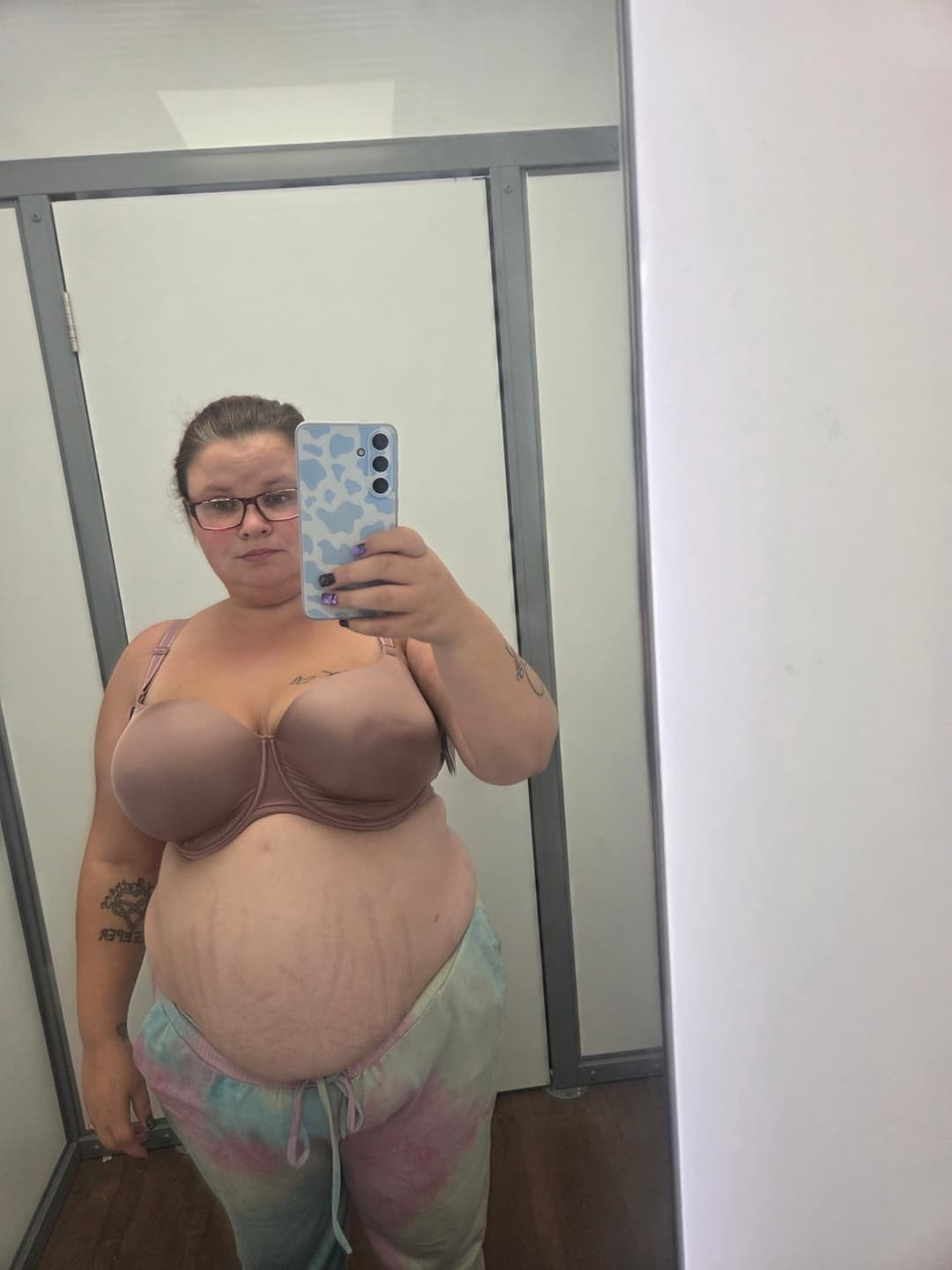 Click to view full size Anyone in indy wanna fuck this bbw slut she loves all cocks