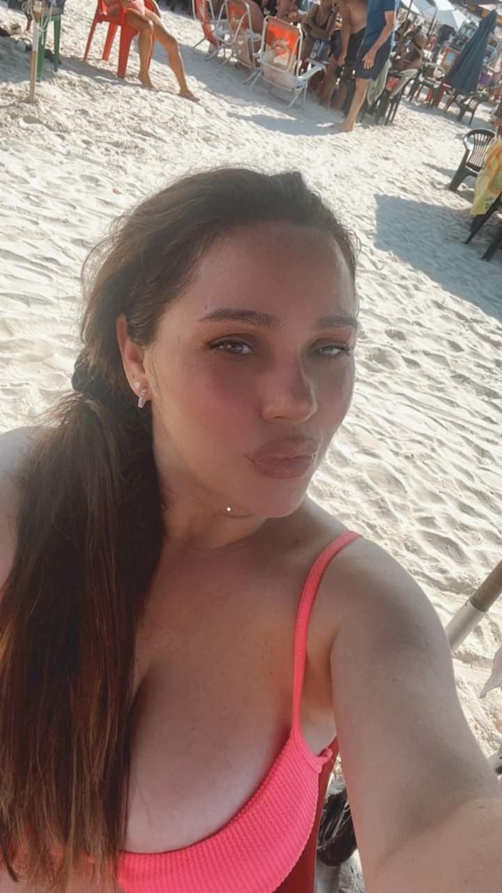 Alguém pra Goz4r Pra minha Put@ ???