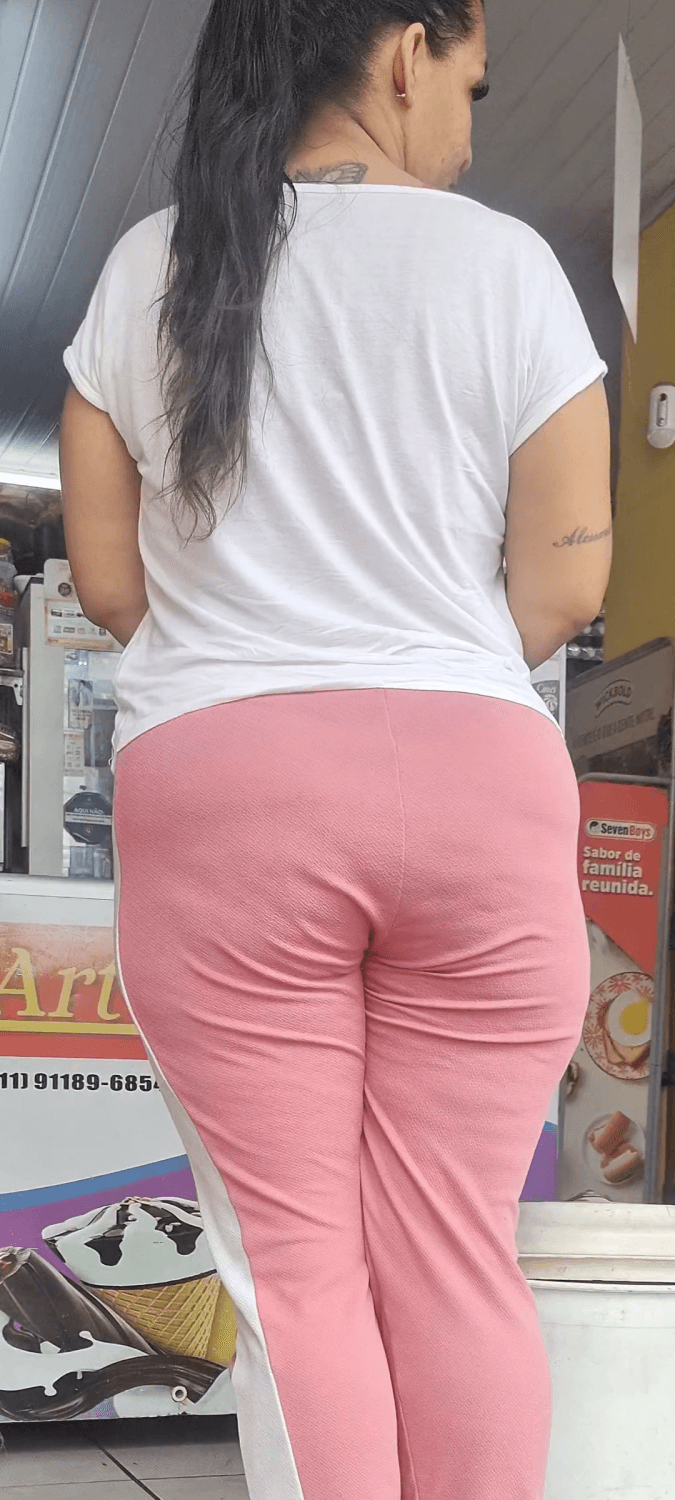 Para os amantes de uma bela bunda - Apreciem, amigos ?