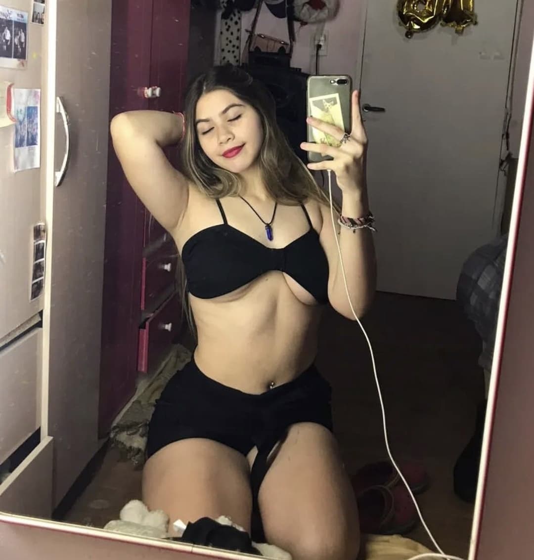 Camila Falcón, trolita de Corrientes