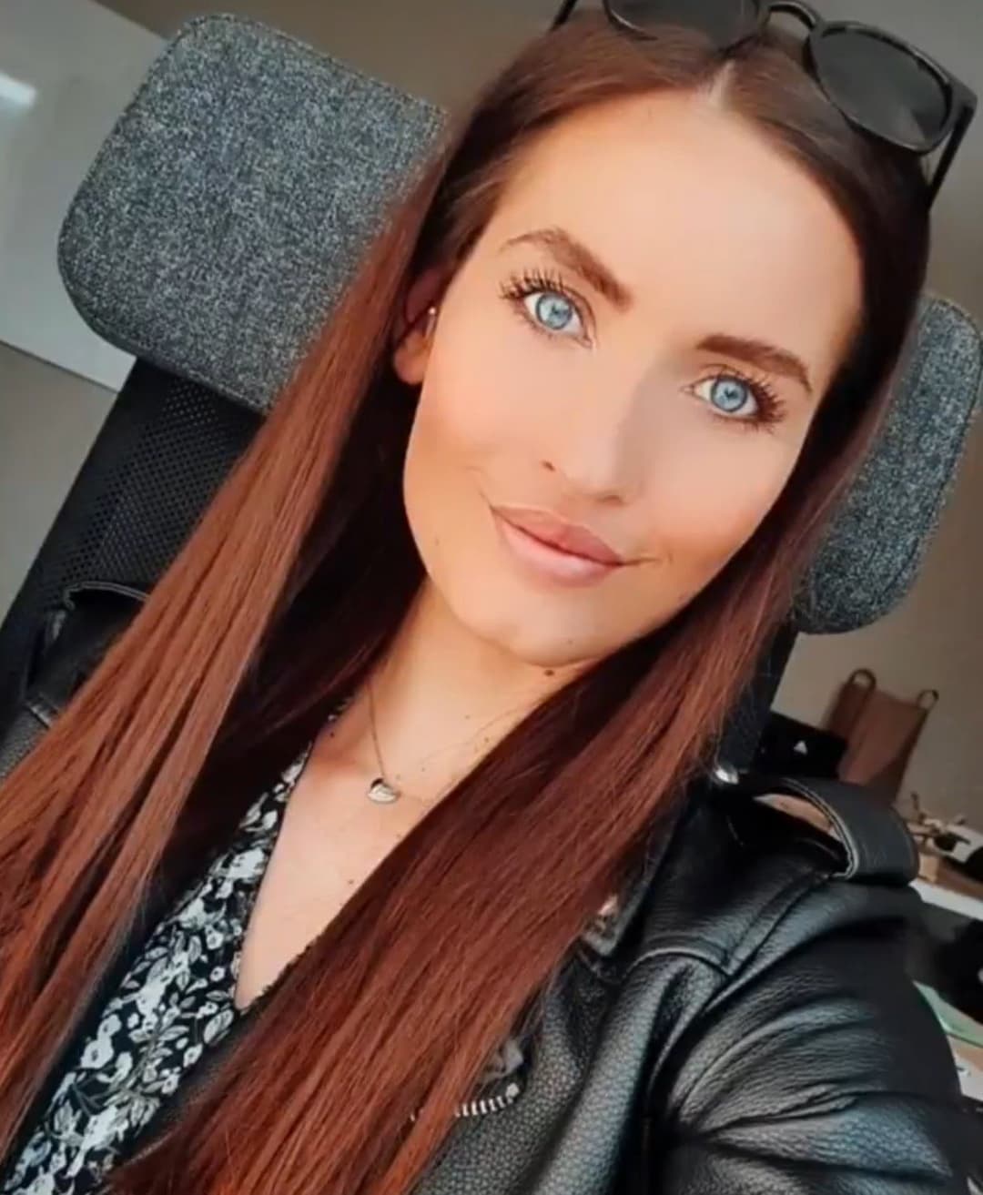 Hot german wife Elisa showed off at the beach