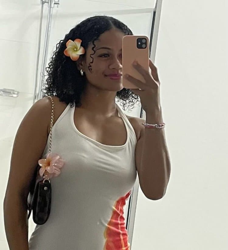 Is this Fijis most exclusive Call Girl??