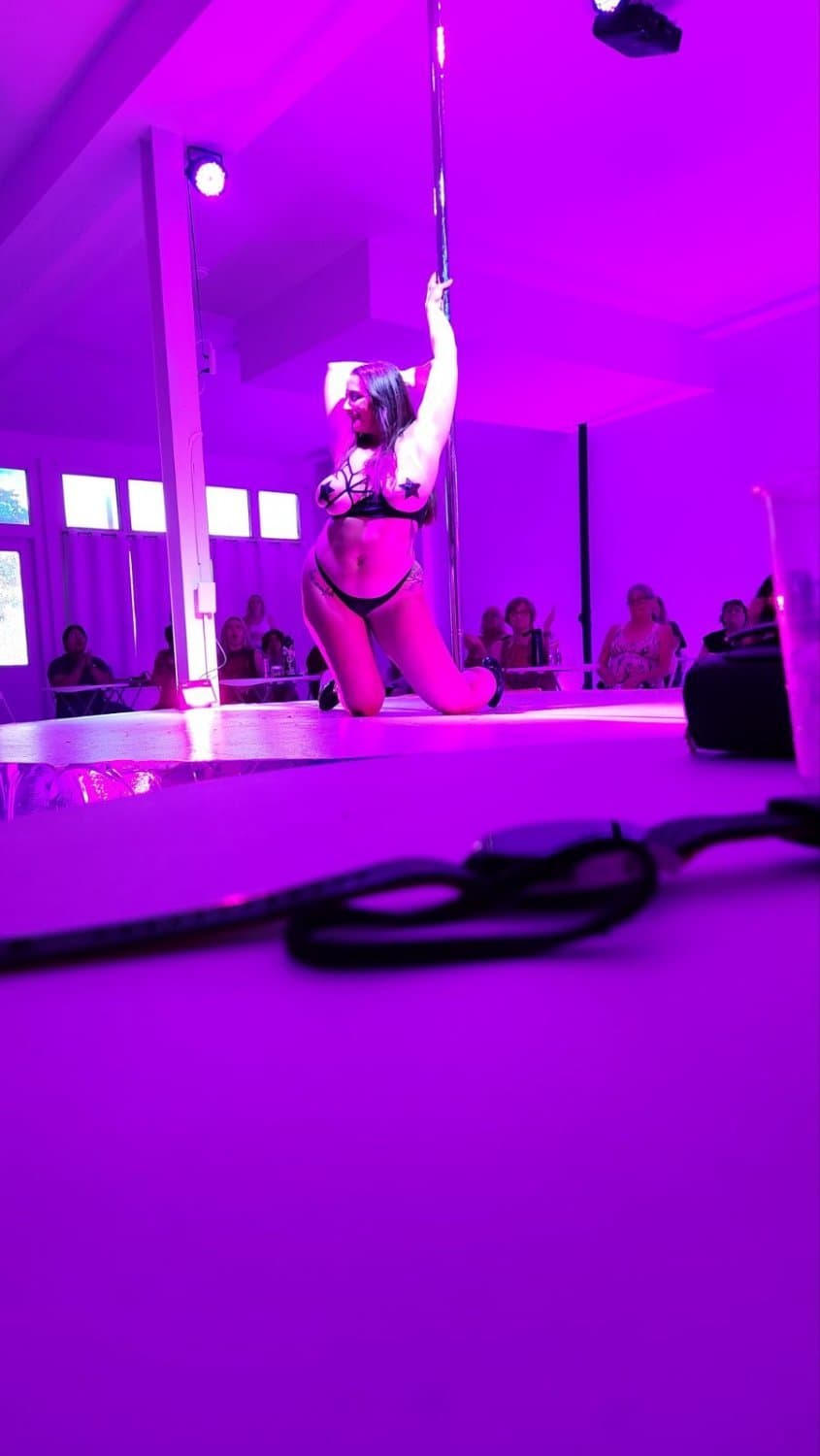 Exposing slut with amazing ass and boobs