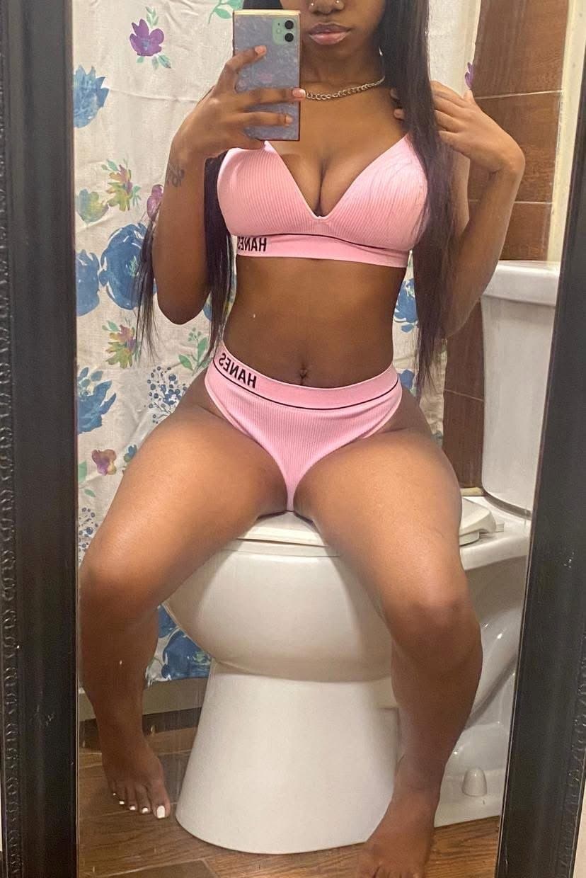 Barely legal Ebony teen with a fat ass & DSL’s ( Ebony teen sleepover booty)