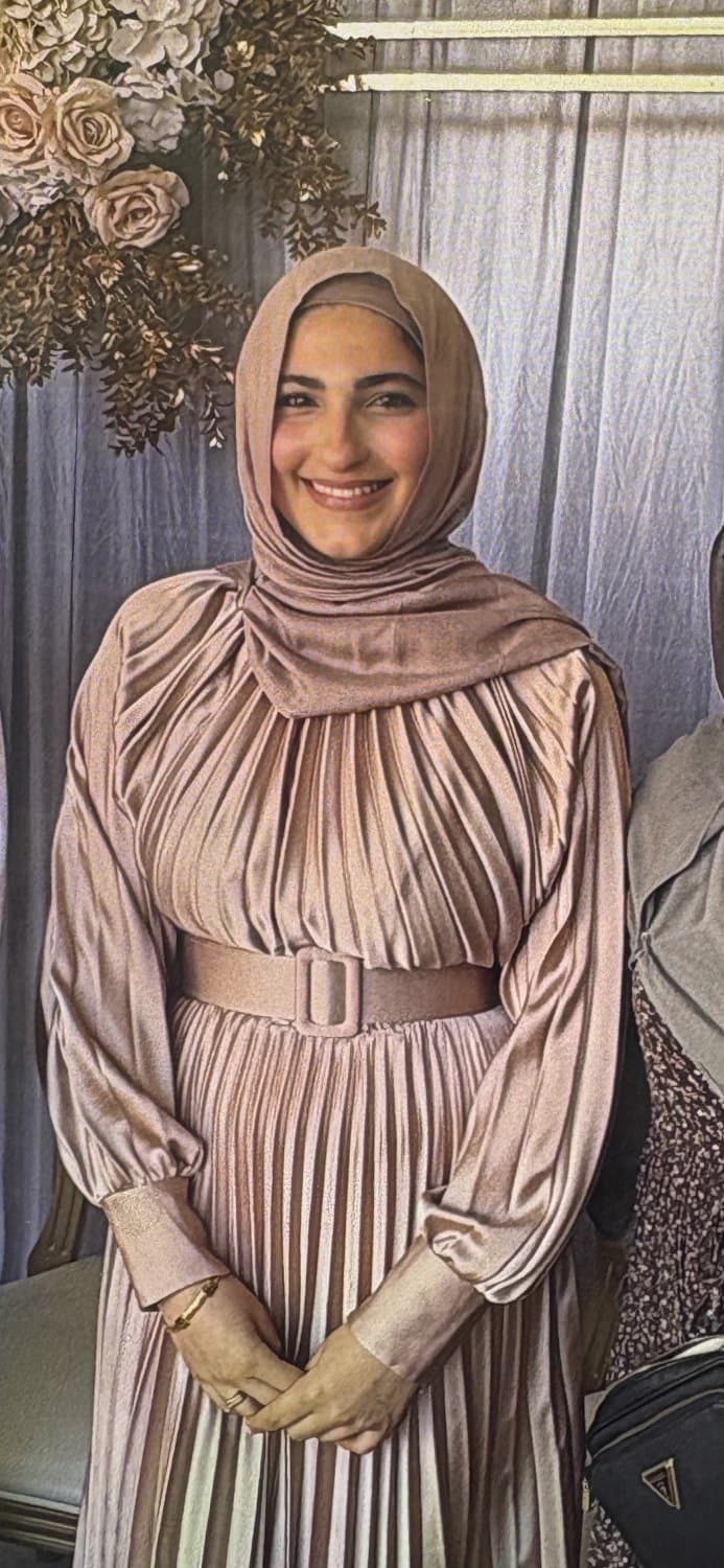 Can any one trib these pics of my Palestinian hijabi aunts and cousin these are the only pics