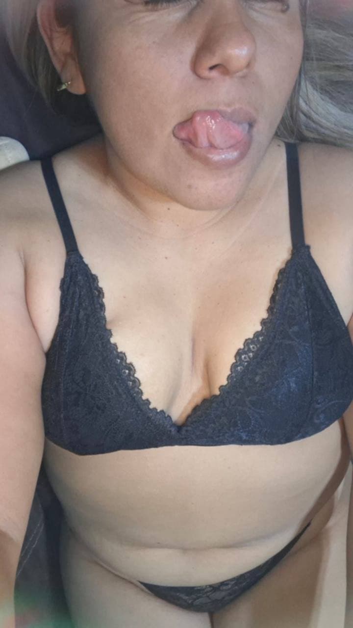 MORENA MILF CALIENTE