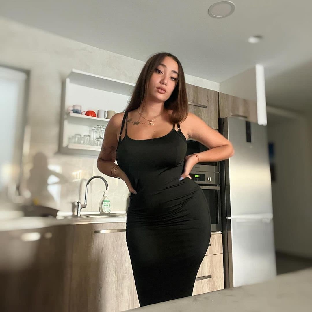 Click to view full size Sexy Christian Girl Showing her Body (SpicyHoney)