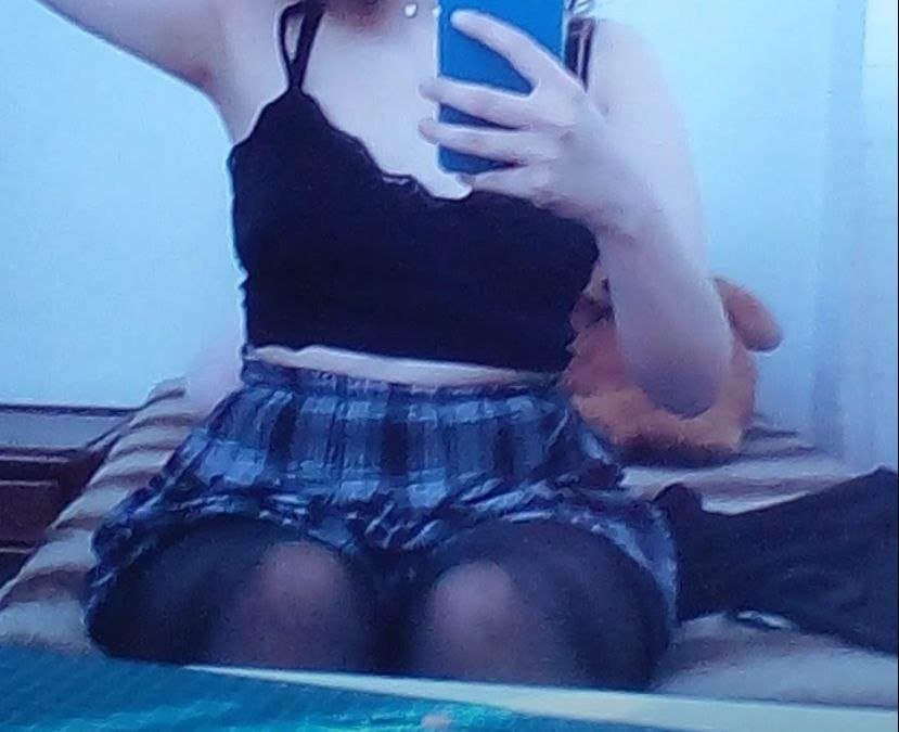 Simone una jovencita culona de 22 años convertida en una zorra web