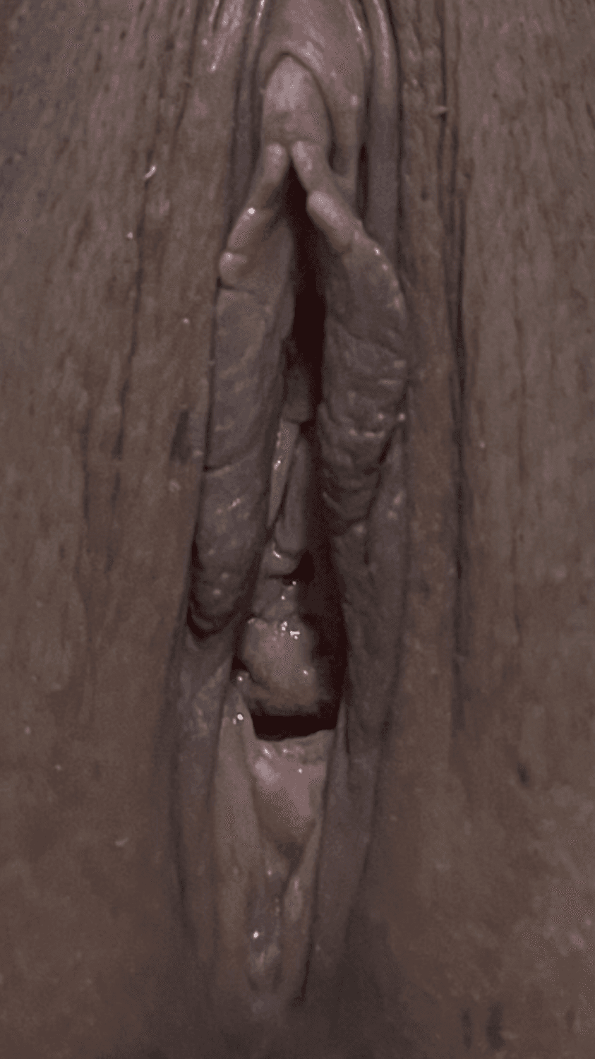 Chubby Latino MILF has a nice cunt and manicure. ?