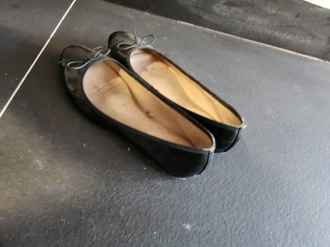 Emptying cum into shoes