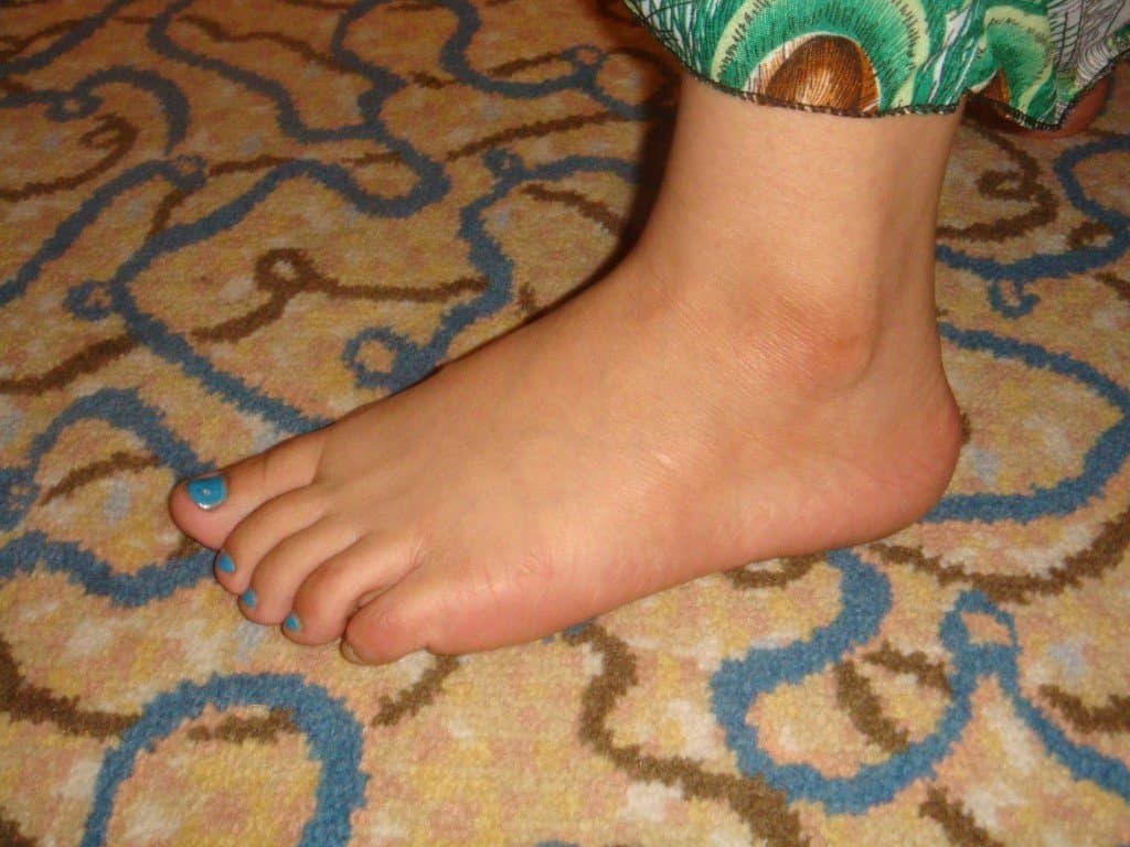 Fingernails are original color, toenails are blue, pussy is hairy