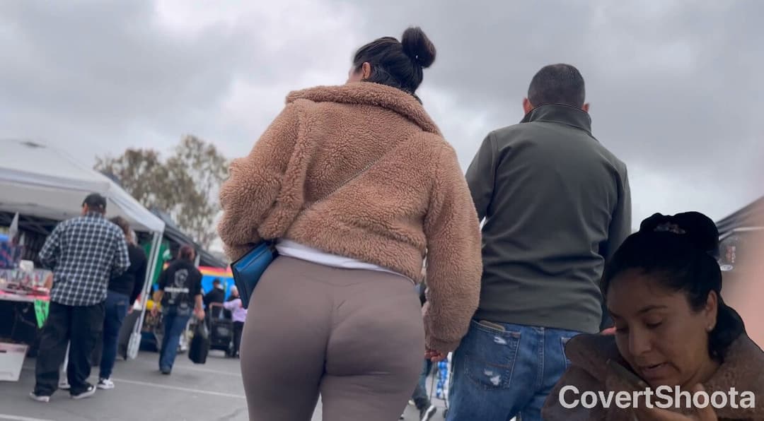 Amazing VPL on Jiggly Fat Ass Latina MILF