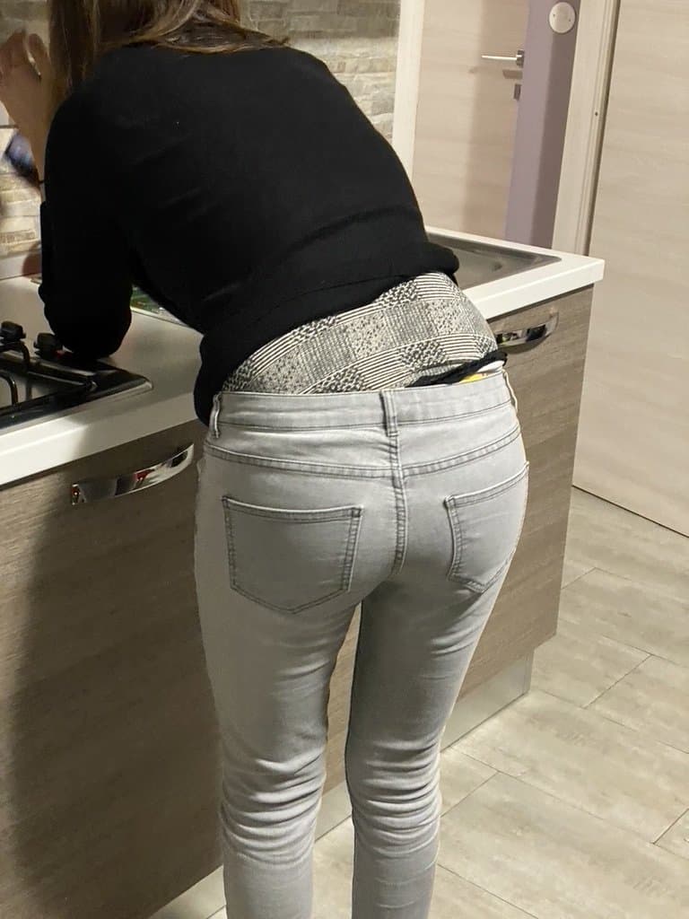 Sofia, 26, from France. Her hubby wan to be humilated