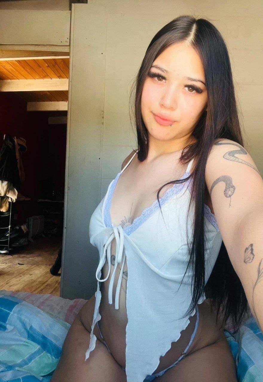 Petite latina from argentina shaking bubble butt ass in restroom