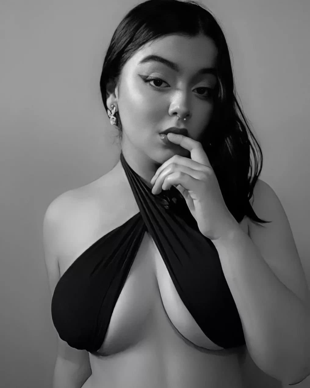 Big Tits Thicc Latina Touching Herself