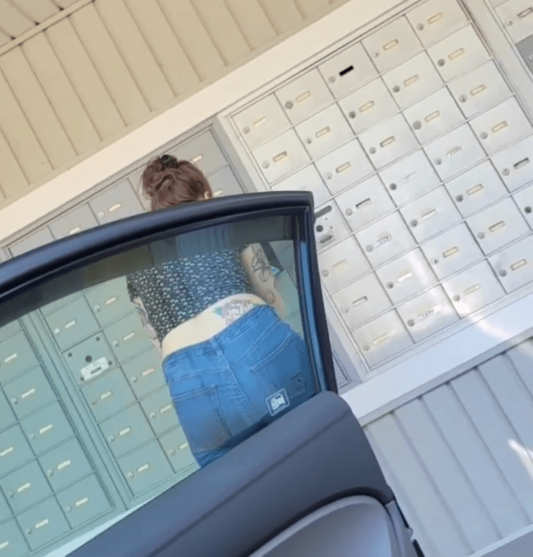 What a cute little bitch. Leaked shots of her ass and her ex husband grabbing her ass.