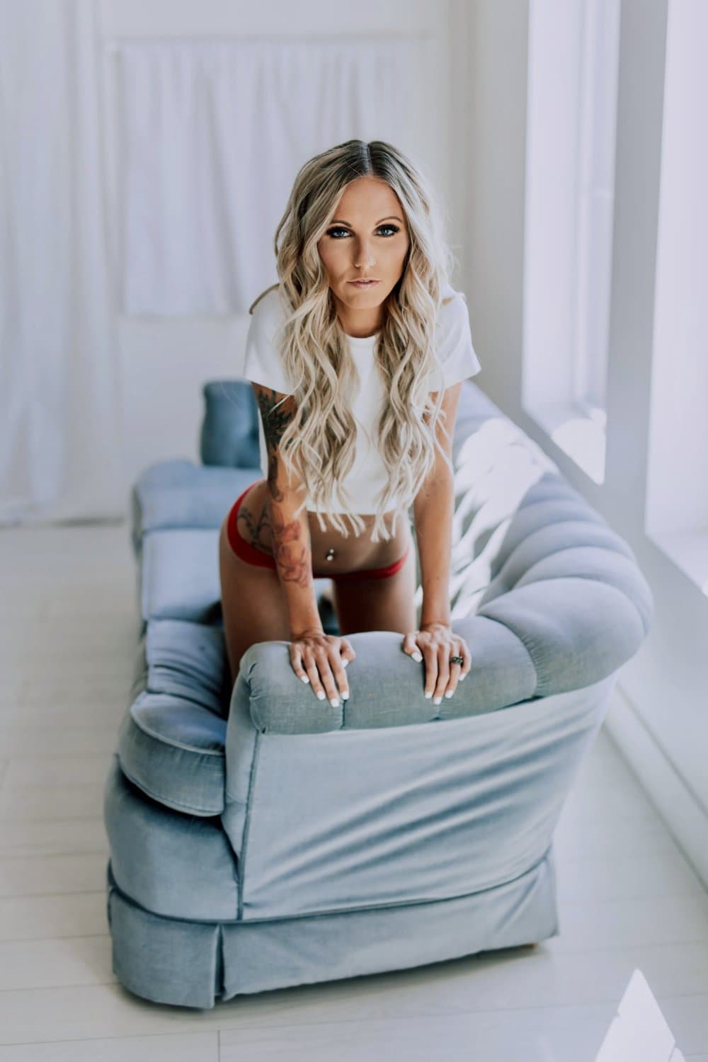 Click to view full size Intensely gorgeous blonde tatted milf to be boudoir