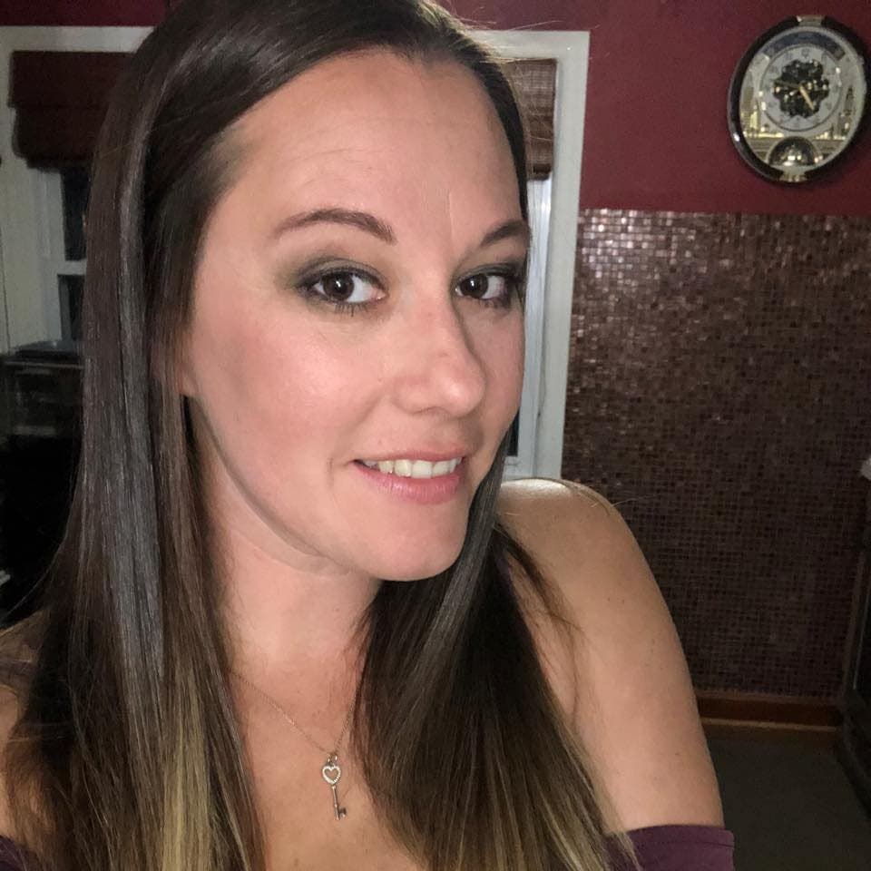 Thanks to slomo, we can properly see Manda’s little titties at the club